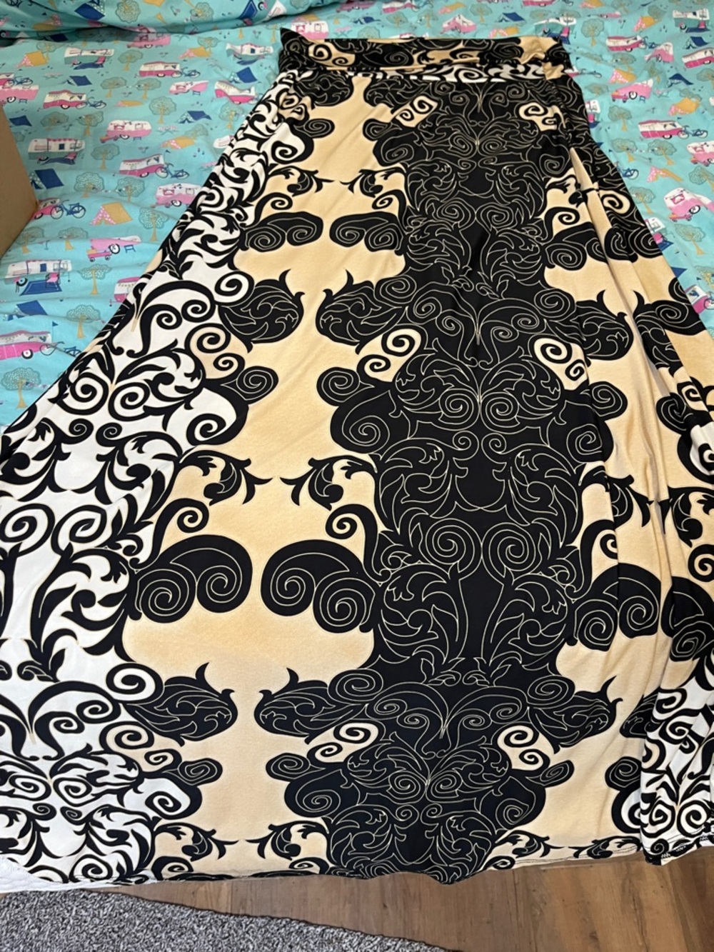 TRUE LIGHT Black and Cream skirt